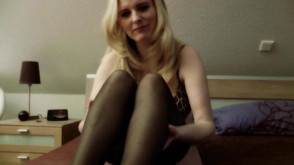sexy foto nr. 3 von Spritz auf meine Nylons!