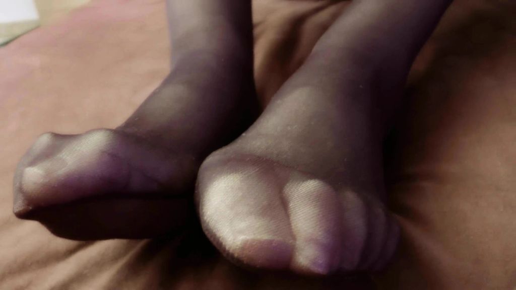 sexy foto nr. 4 von Spritz auf meine Nylons!