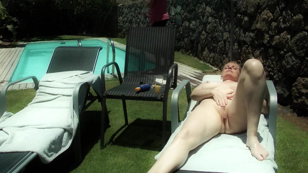sexy foto nr. 2 von Vom Pool-Boy vollgespritzt….
