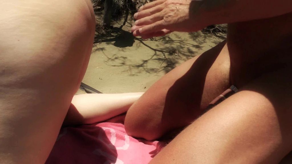 sexy foto nr. 7 von SKANDAL - DOGGY AM STRAND
