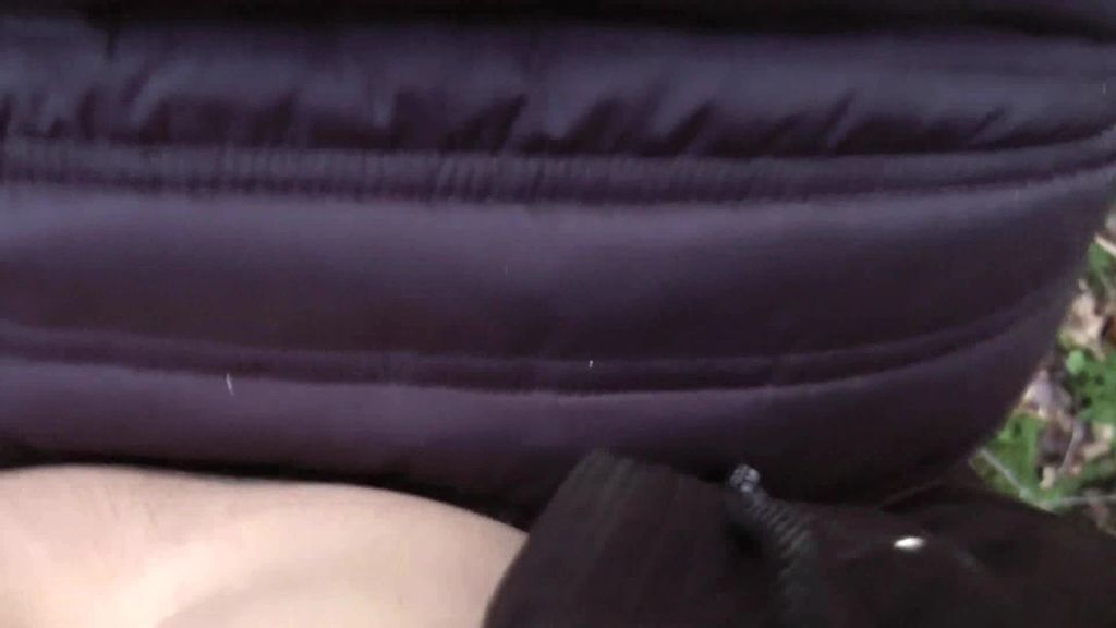 sexy foto nr. 8 von Public Blow-Job im Park