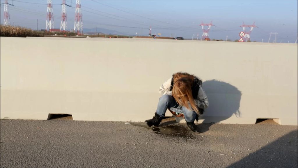 sexy foto nr. 3 von Am Straßenrand gepisst