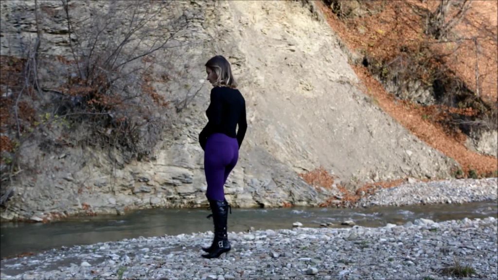 Pipi in  lila Leggings