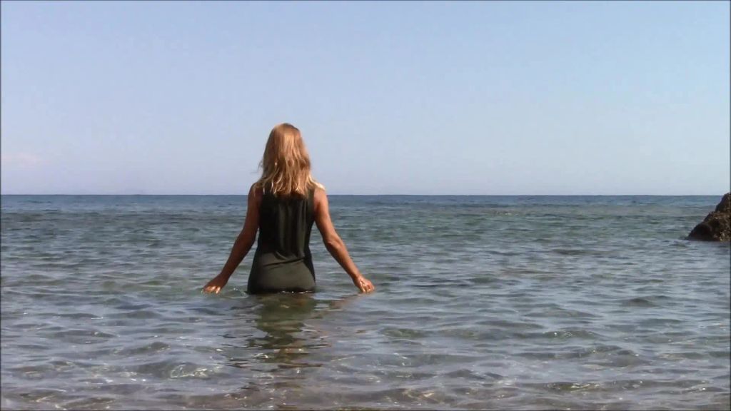 sexy foto nr. 3 von Mit Kleidchen im Meer
