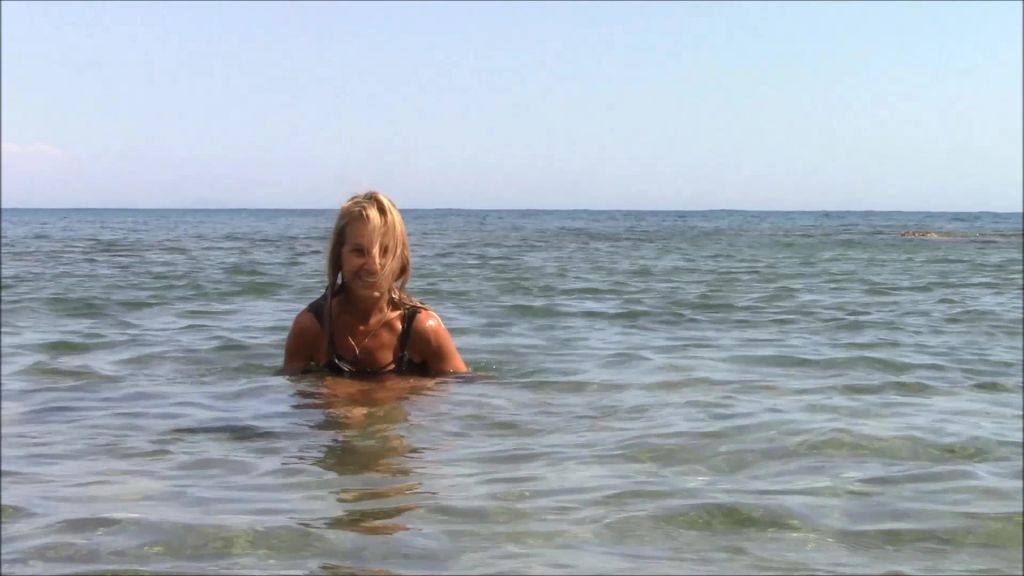 sexy foto nr. 5 von Mit Kleidchen im Meer