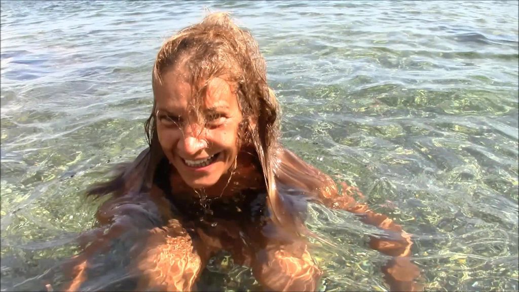 sexy foto nr. 6 von Mit Kleidchen im Meer