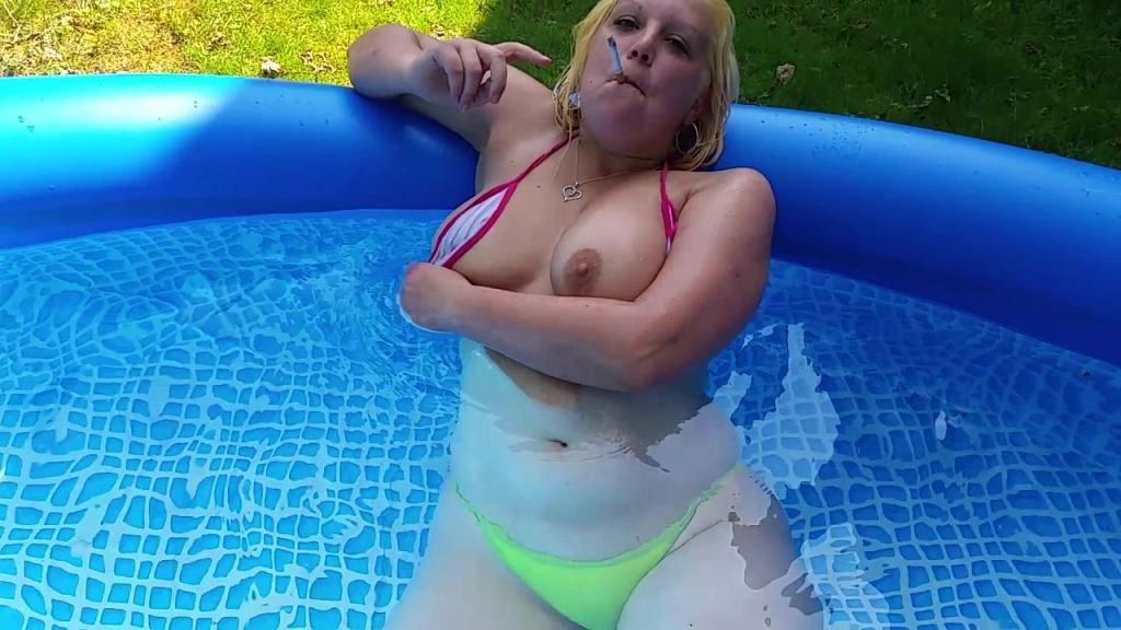 sexy foto nr. 3 von Im Pool Rauchen und gefingert!!!!!!