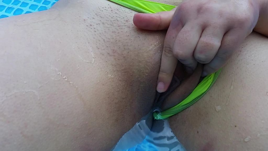 sexy foto nr. 6 von Im Pool Rauchen und gefingert!!!!!!