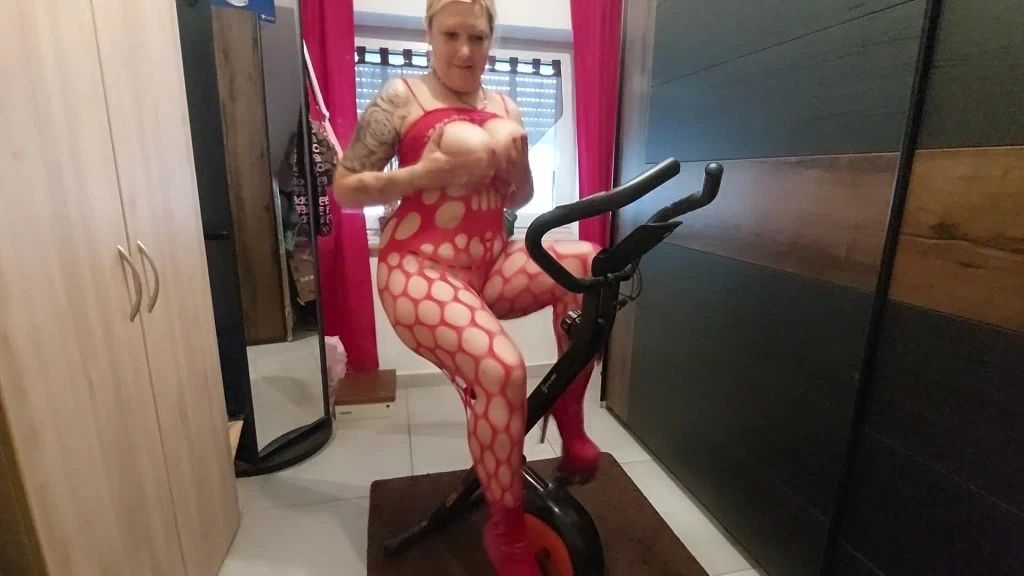 Geiler Orgasmus auf dem Fitness Rad
