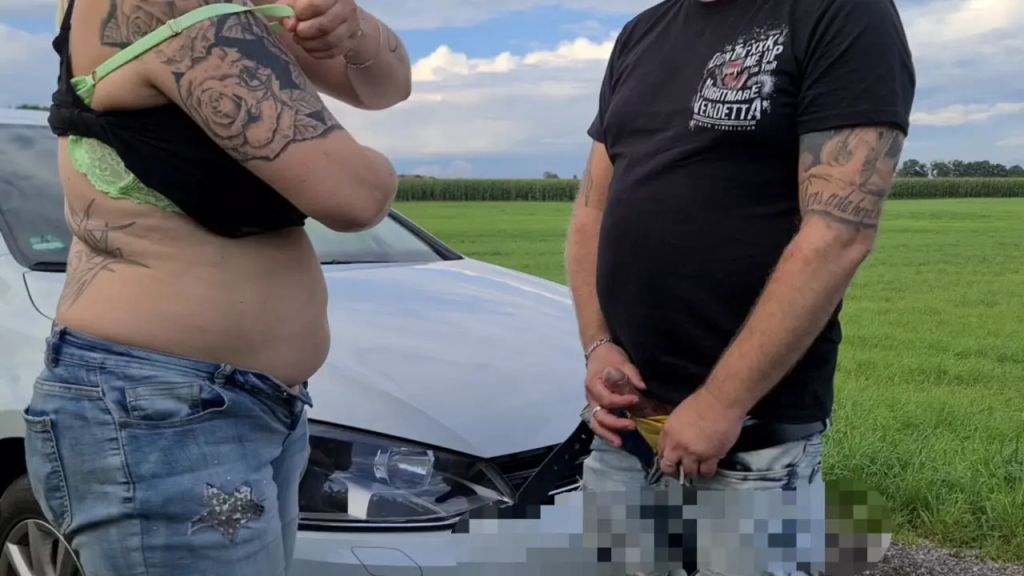 sexy foto nr. 2 von Geiler Blanker Doggyfick am Auto