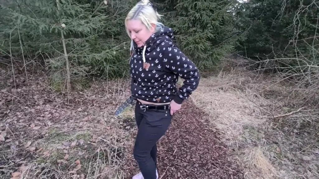 Am Waldrand geil abgepisst