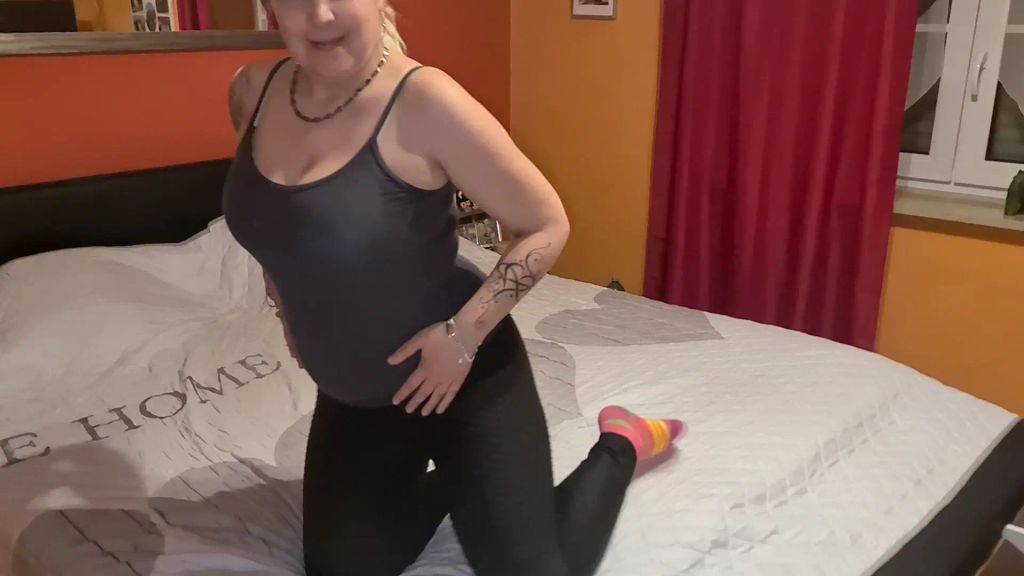 sexy foto nr. 3 von Stripp und geiler Doggy Ritt Fick selfmade ;-)