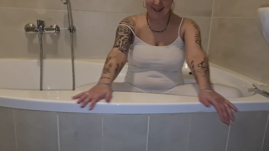 sexy foto nr. 1 von geiler dildoritt am badewannen rand