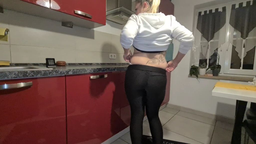 sexy foto nr. 3 von geiler dildofick in der küche !!!!