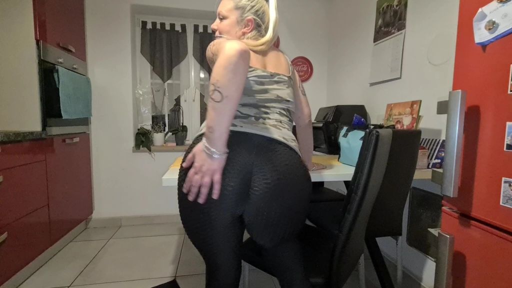 sexy foto nr. 9 von geiler dildofick in der küche !!!!