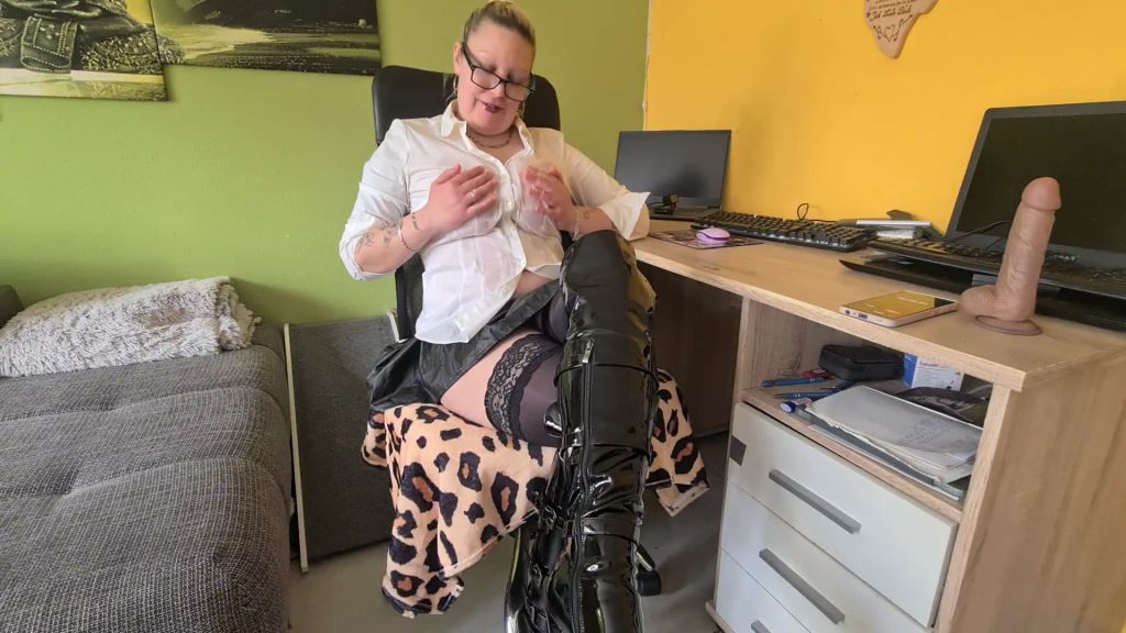 sexy foto nr. 1 von BESORG ES DEINER BÜROSCHLAMPE !!!!