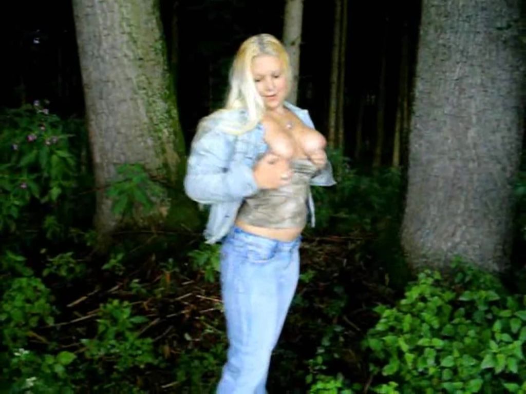 sexy foto nr. 2 von heisser quicky im wald (TON)