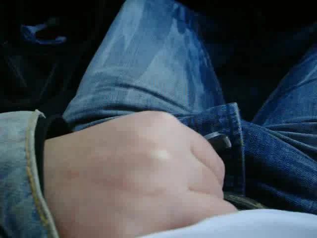 sexy foto nr. 1 von tramper seinen schwanz im auto gelutscht(TON)
