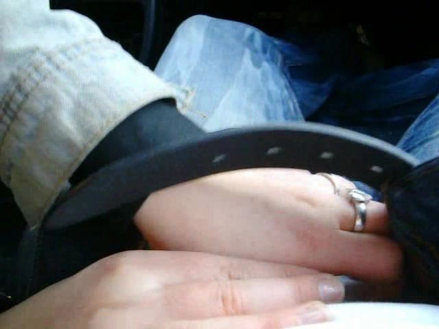 sexy foto nr. 2 von tramper seinen schwanz im auto gelutscht(TON)