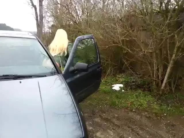 65 Sekunden aufm Auto Abgepiss