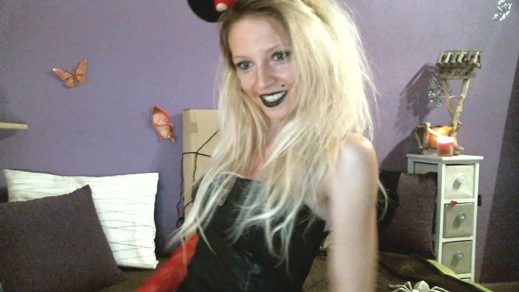Vorschaubild zum Video „Halloween bei Visit-X Wettbewerb“ von sweet nina