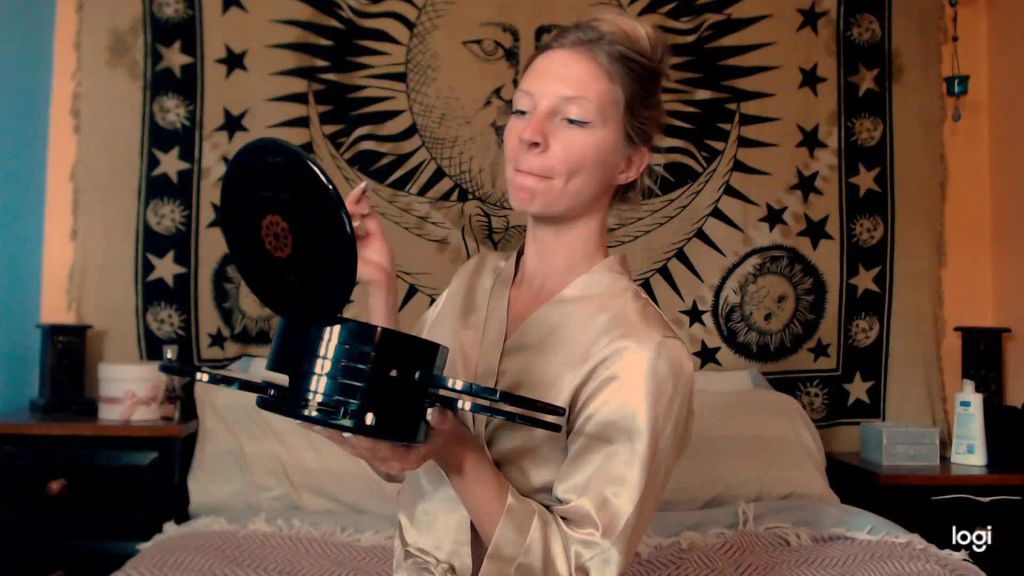 Vorschaubild 3 zum Video „Wunschvideo: Eingecremt und Einparfumiert“
