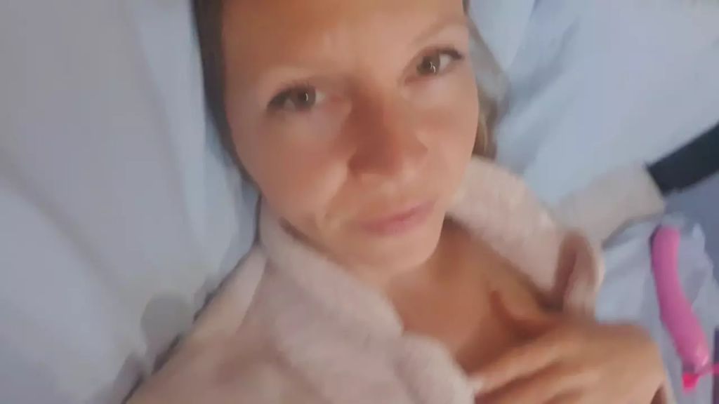 Vorschaubild 3 zum Video „Ohne dich schlaf ich heut Nacht nicht ein!Selfivideo im bett“