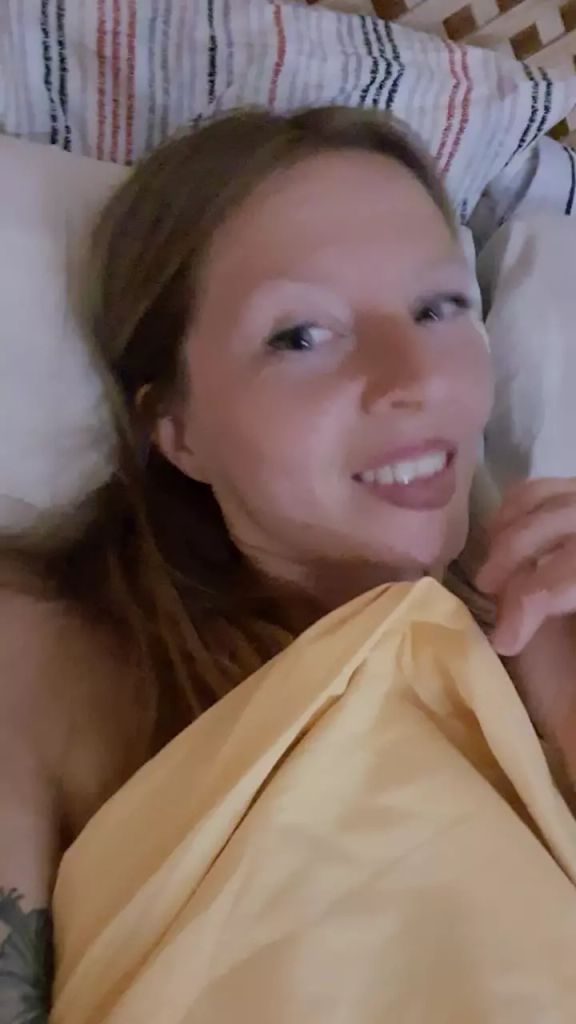 Vorschaubild zum Video „SelfieOrgasmus“ von sweet nina