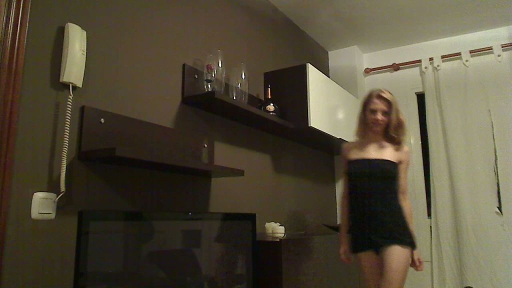 Vorschaubild 2 zum Video „in meinem wohnzimmer“