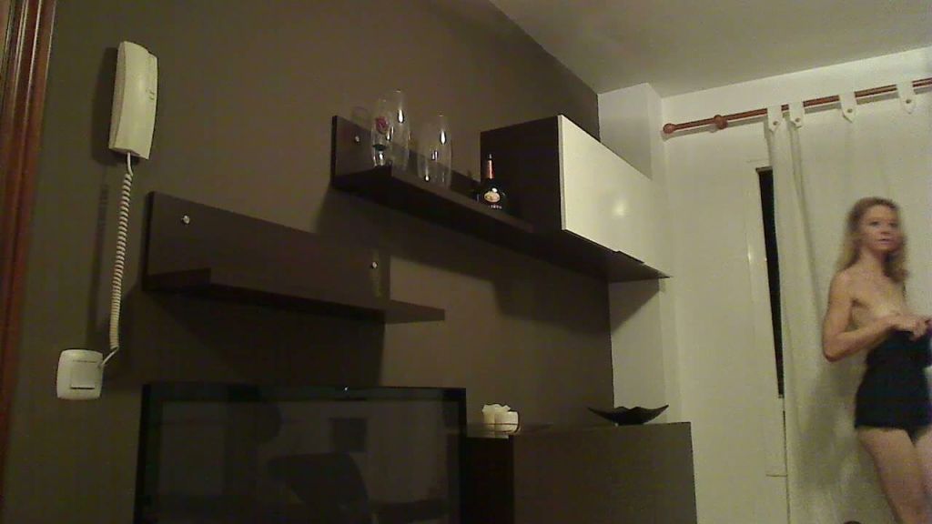 Vorschaubild zum Video „in meinem wohnzimmer“ von sweet nina
