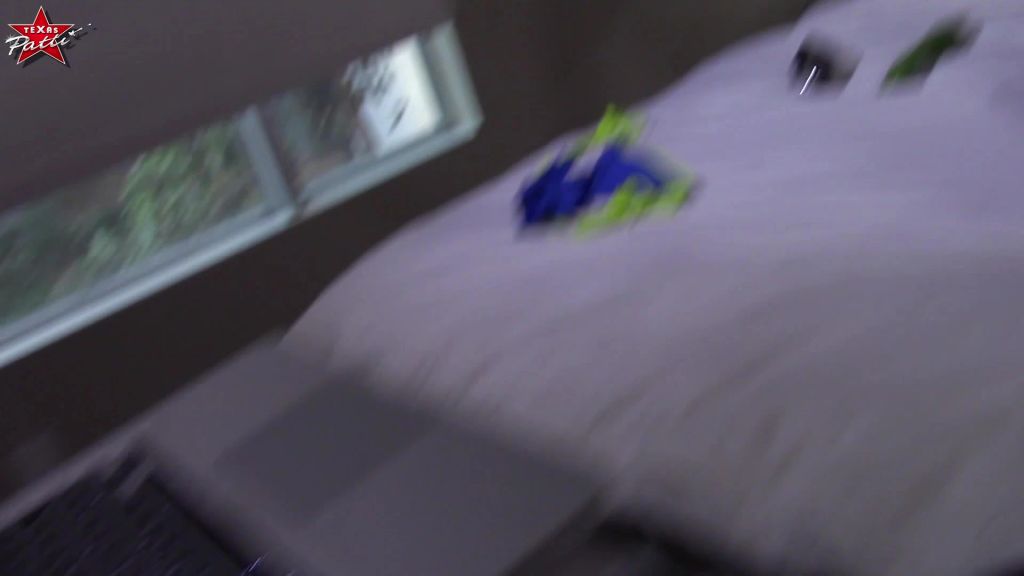 sexy foto nr. 3 von Fliegen oder vögeln - vom Vermieter erwischt, in alle Löcher