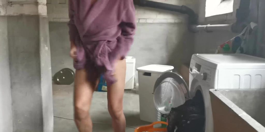 sexy foto nr. 5 von Dreist in die Waschküche gepisst