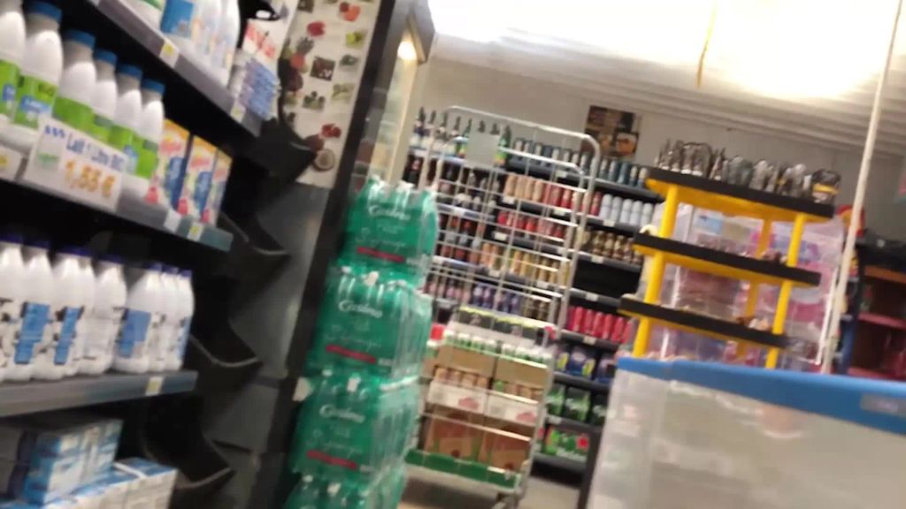 sexy foto nr. 8 von Wetten dass… Im Supermarkt blank ziehen oder Einkauf zahlen