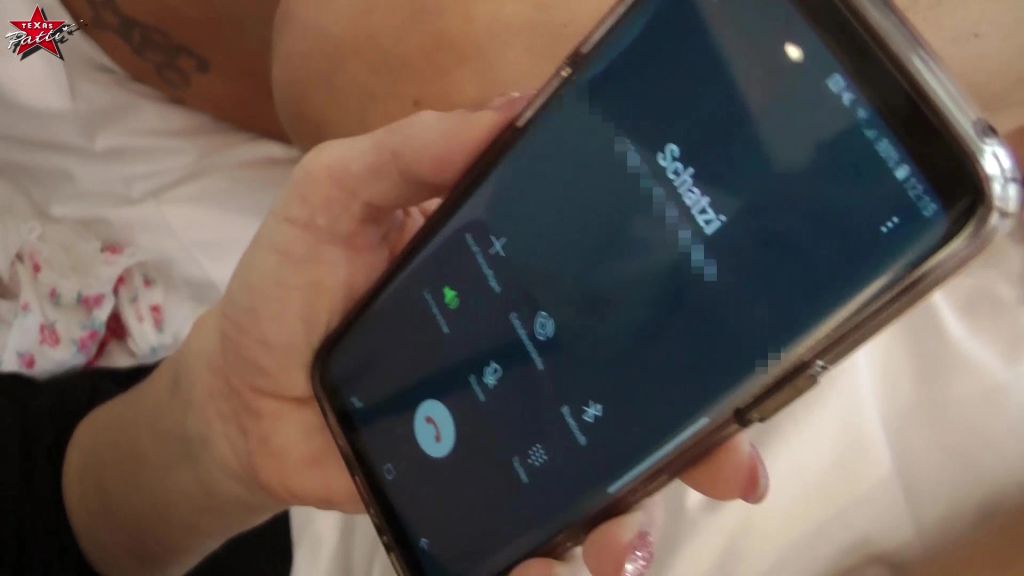 sexy foto nr. 3 von Schatz ruft an. Fremdfick am Telefon