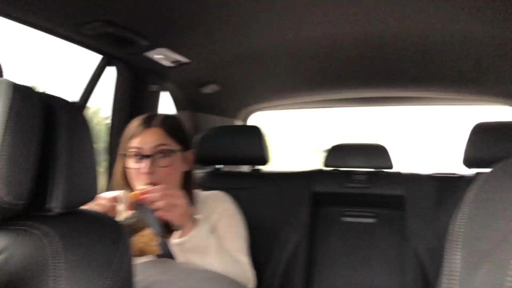 sexy foto nr. 7 von Camshow während der Fahrt
