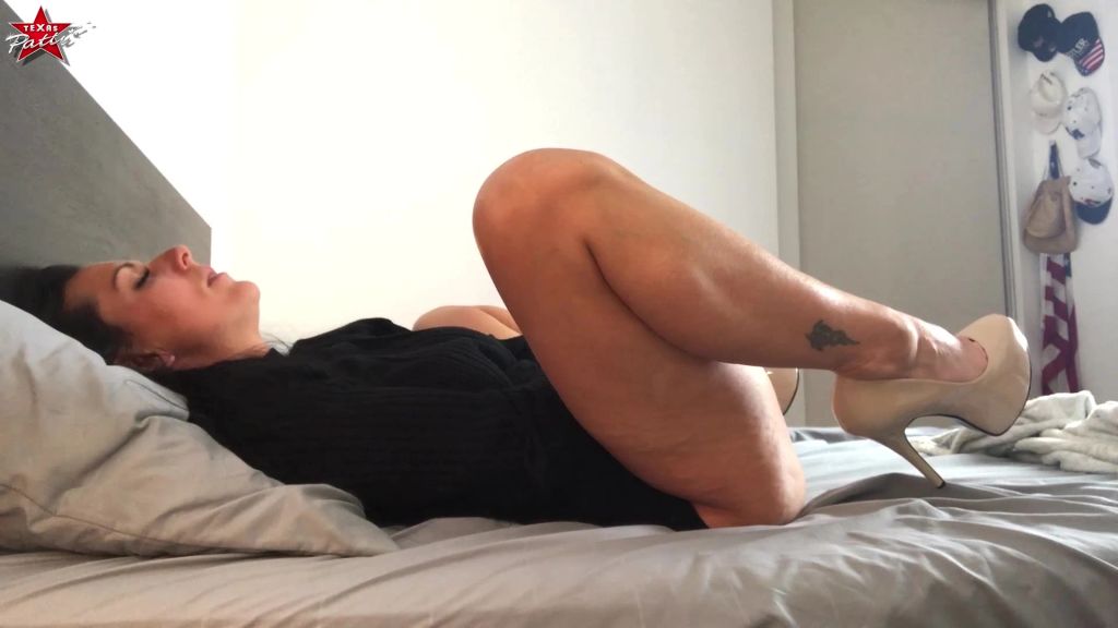 sexy foto nr. 4 von Feierabend. Porno an, Spielzeug raus, los geht’s