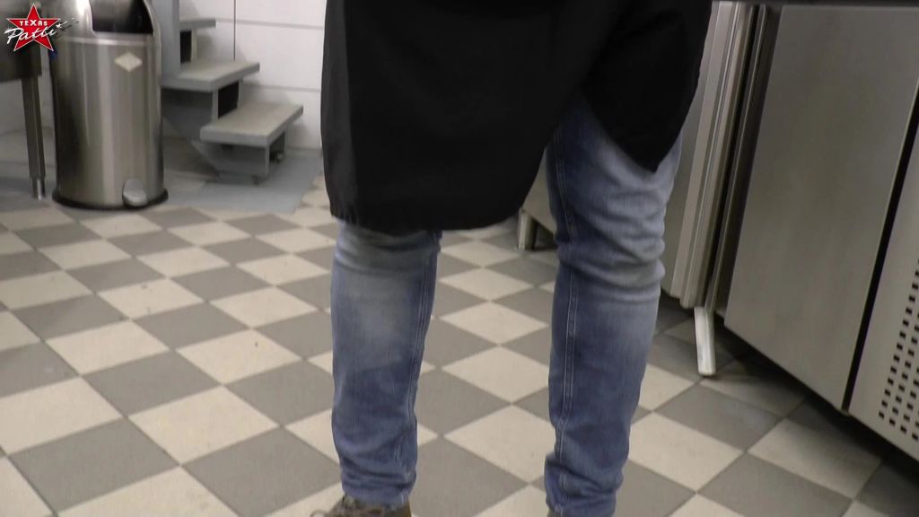 sexy foto nr. 3 von FANFICK in der Restaurantküche…, ein Koch erfüllt sich einen