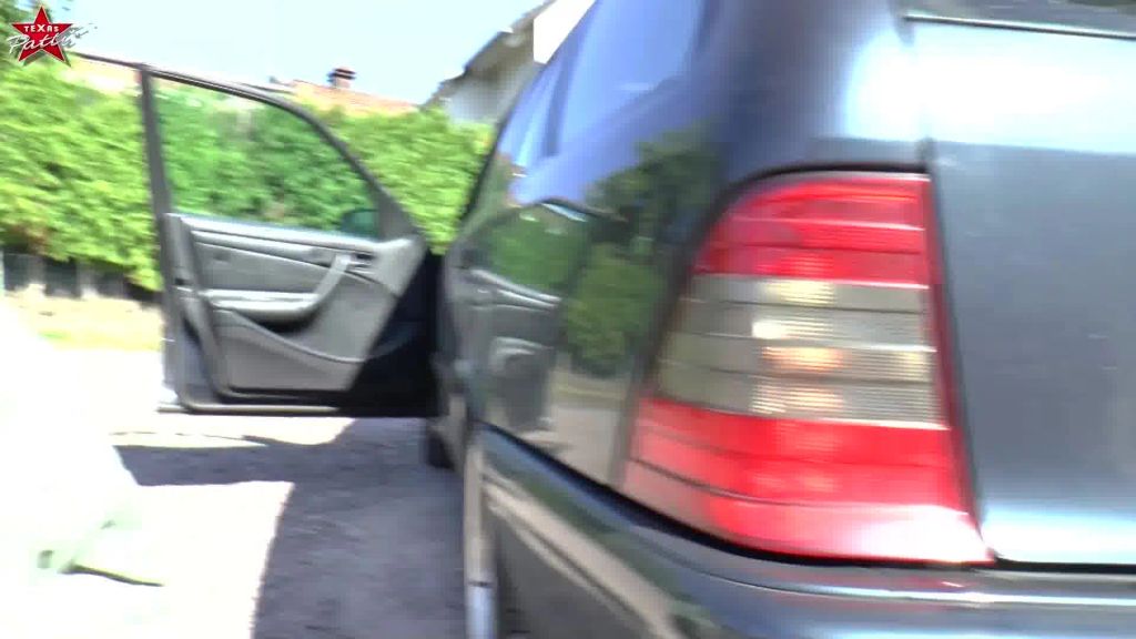 sexy foto nr. 3 von Reparatur gegen Fick. Sperma-Explosion