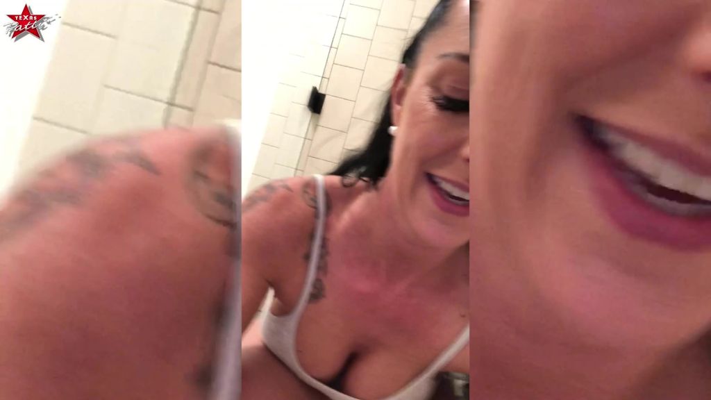 sexy foto nr. 7 von Wunschclip. In die Kamera gepisst