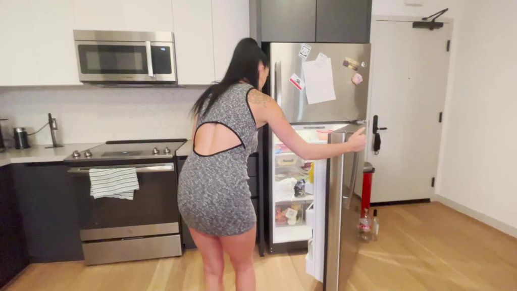 sexy foto nr. 1 von Pizza bestellt, Sushi bekommen, Botin genommen