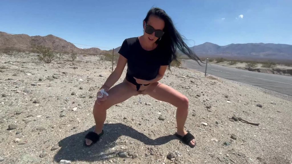 sexy foto nr. 6 von Outdoor Piss in der Wüste von Nevada