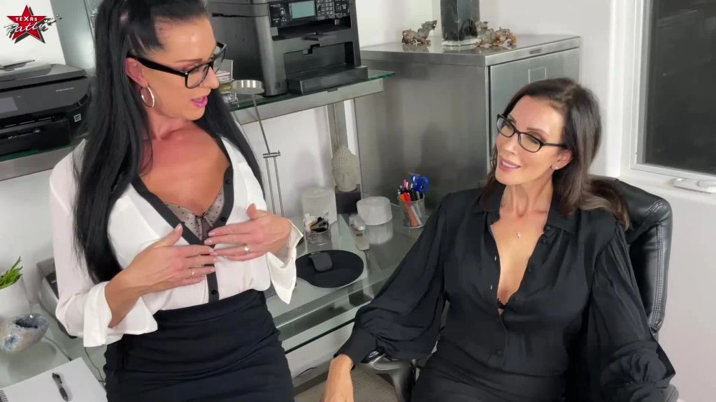 sexy foto nr. 2 von 2 MILFs. Komm und wichs für uns