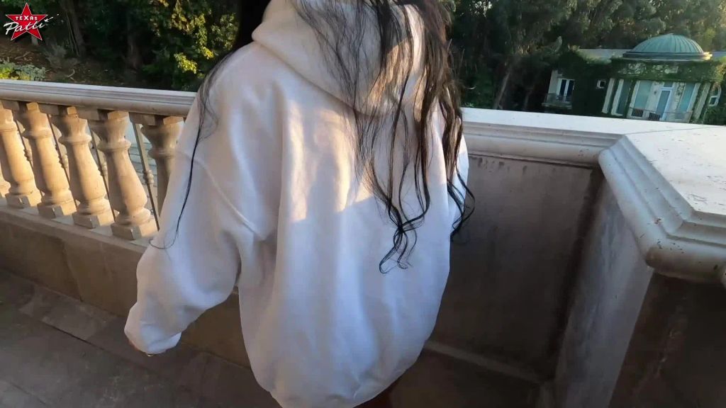 sexy foto nr. 4 von Drinnen Party – draußen Blowjob