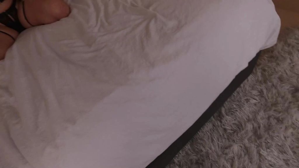 sexy foto nr. 1 von Pillow humping. Kissenreiten