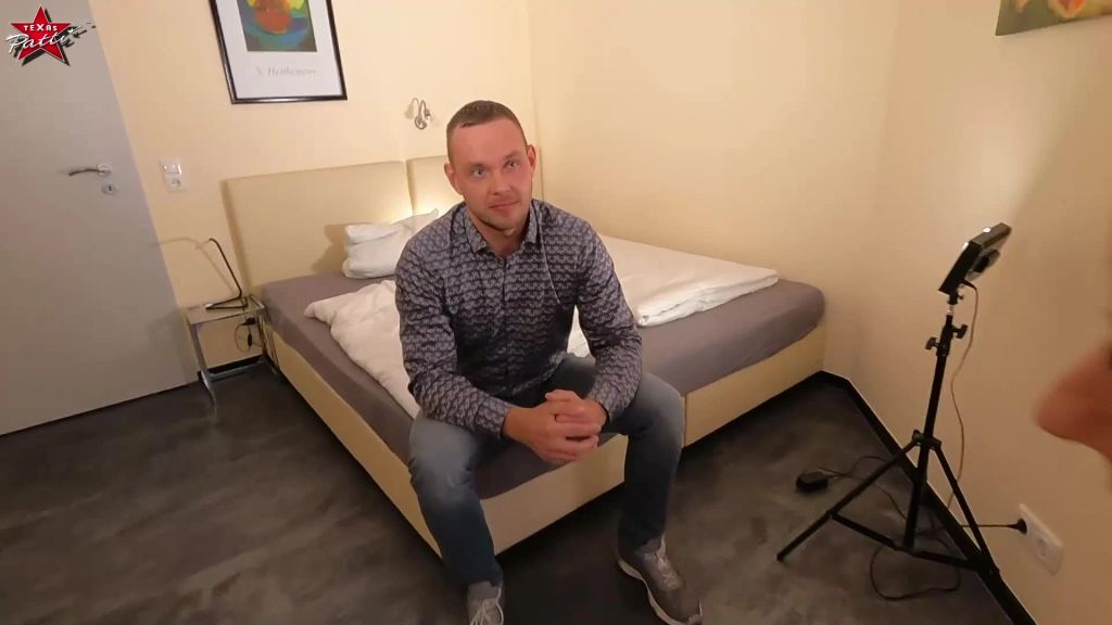 sexy foto nr. 2 von Das total verrückte Vorstellungsgespräch. Sowas hast du noch