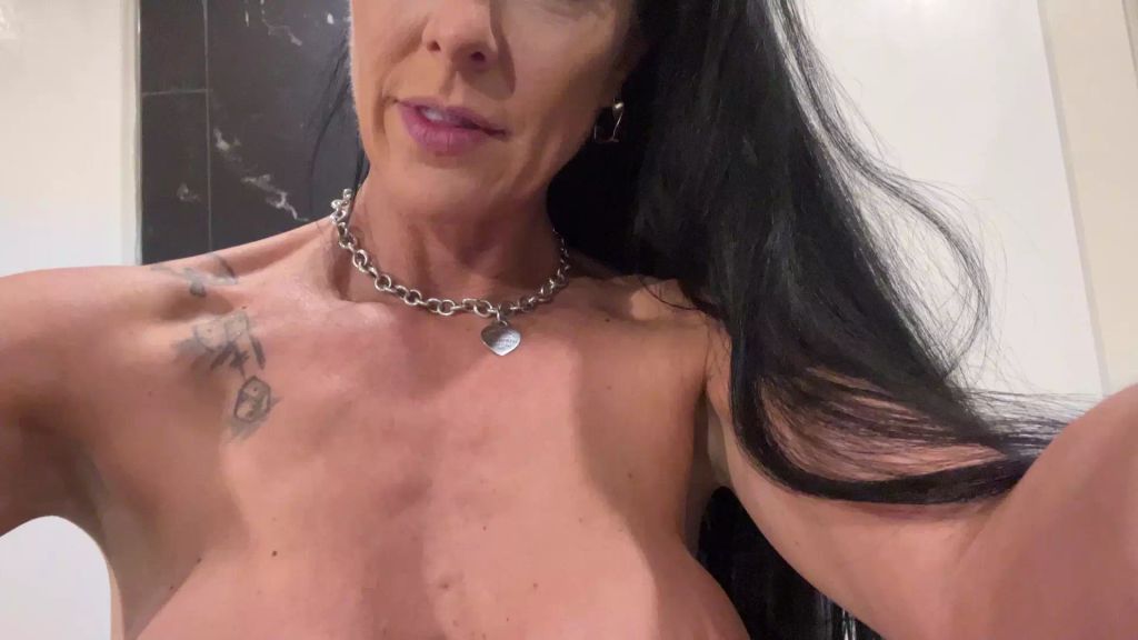 sexy foto nr. 1 von Behind the Scenes... Erst pissen, dann ficken