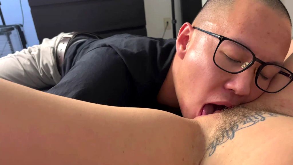 sexy foto nr. 7 von Ficken? Nix da! Leck´mir die Fotze, Nerd!