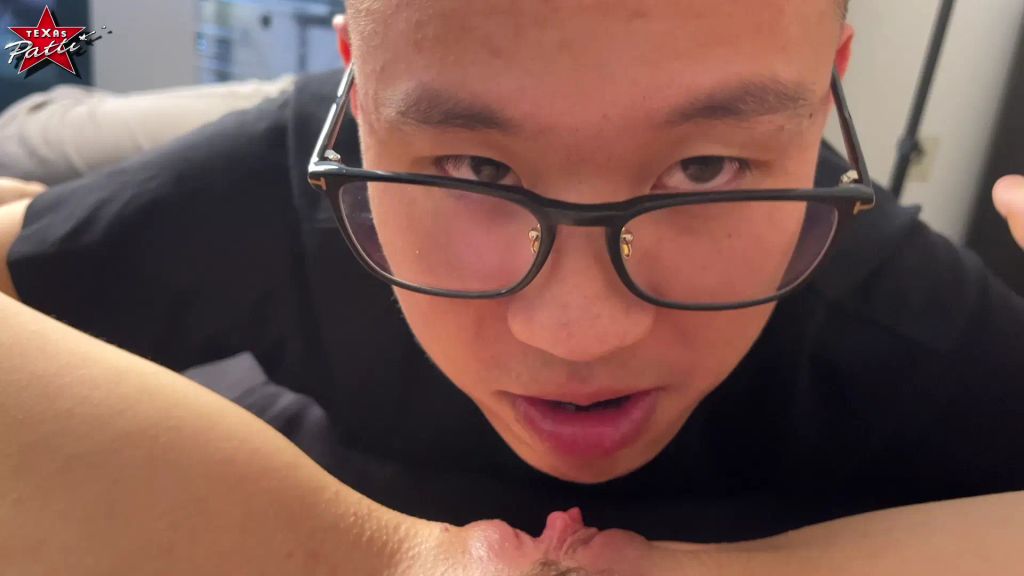 sexy foto nr. 2 von Sein erster Squirt. Voll in die Fresse