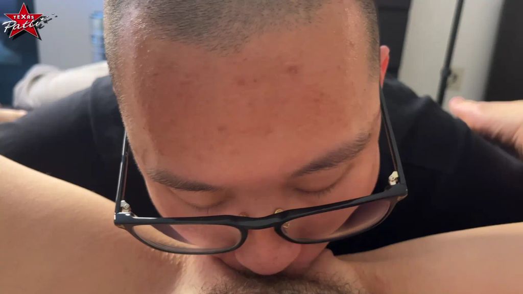 sexy foto nr. 3 von Sein erster Squirt. Voll in die Fresse