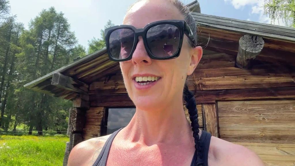 sexy foto nr. 1 von Die Alm ruft. Outdoor-Piss